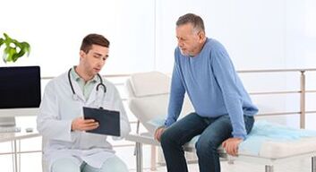 doctor hablando con paciente