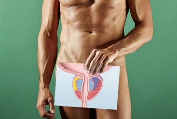 Un hombre que sufre de prostatitis.