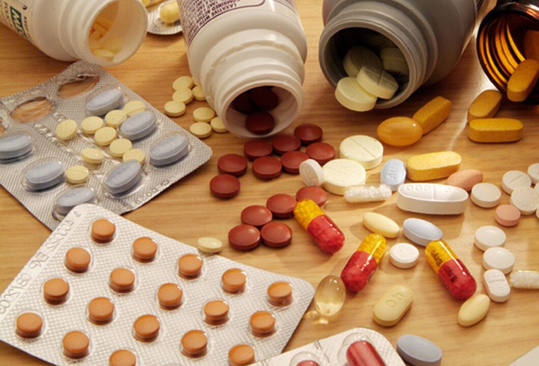 Una variedad de medicamentos para el tratamiento de la prostatitis.